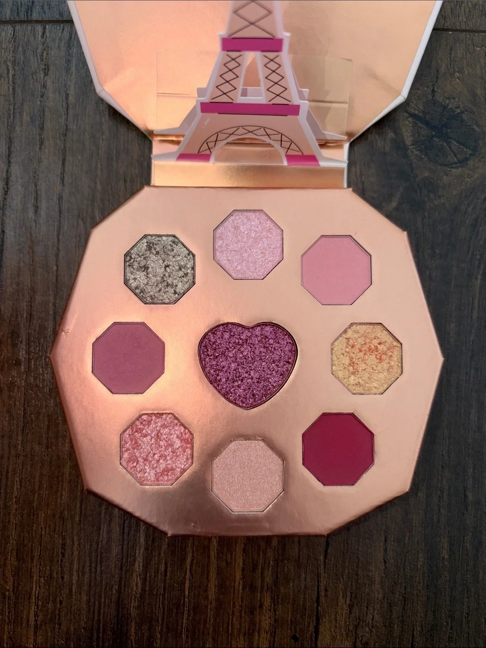 Essence emily paris